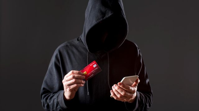 Wyłudzenia "na znajomego" - bankowcy uczą, jak nie dać się oszustom