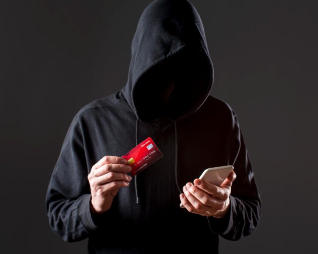 Wyłudzenia "na znajomego" - bankowcy uczą, jak nie dać się oszustom