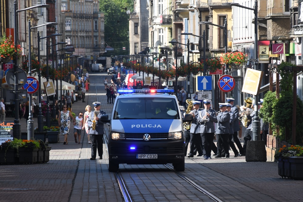 Chorzów: Na rynku odbywają się uroczyste obchody Święta Policji! - fotoreportaż