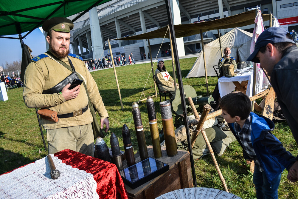 Na Stadionie Śląskim grubo ponad tysiąc ludzi przewinęło się przez pierwsze pół godziny imprezy. Świętujemy 100-lecie odzyskania niepodległości, obchody potrwają do godziny 19, warto się wybrać!