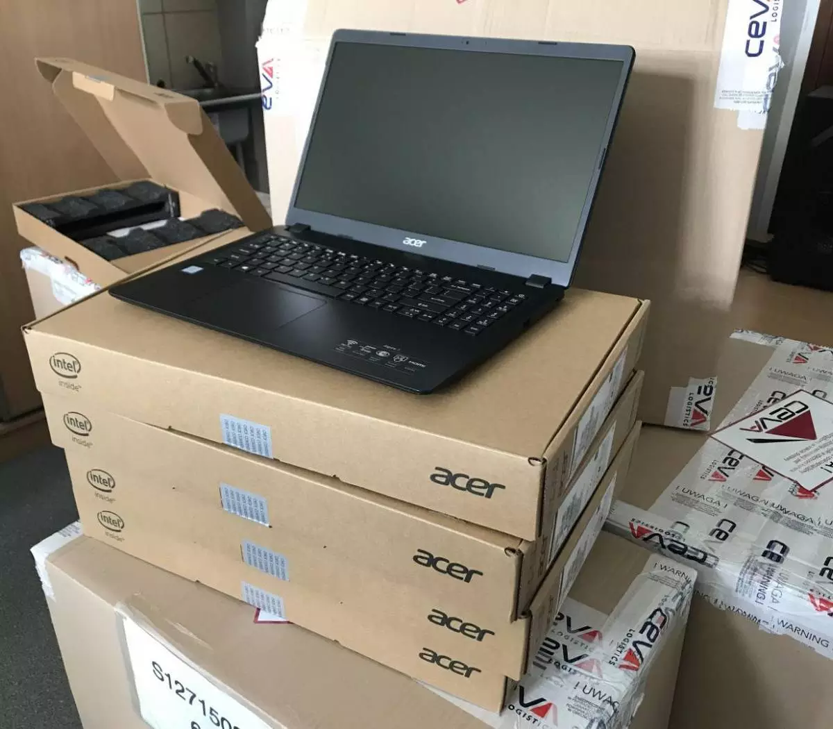 45 laptopów do zdalnego nauczania dla chorzowskich szkó&#322;