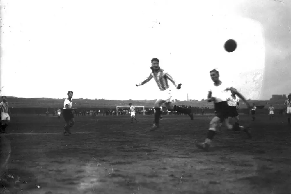 Mecz piłki nożnej Ruch Hajduki Wielkie-Cracovia w Katowicach w 1934 roku