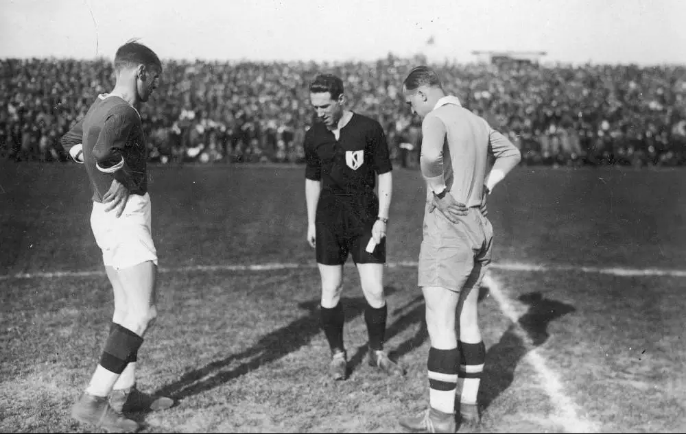 Mecz piłki nożnej ŁKS Łódź-Ruch Wielkie Hajduki w Łodzi w 1935 roku