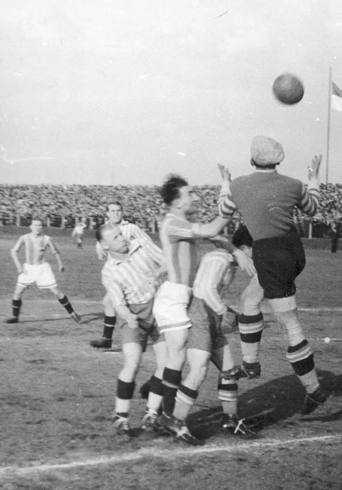 Mecz piłki nożnej Ruch Wielkie Hajduki-AKS Chorzów w Hajdukach Wielkich w 1938 roku