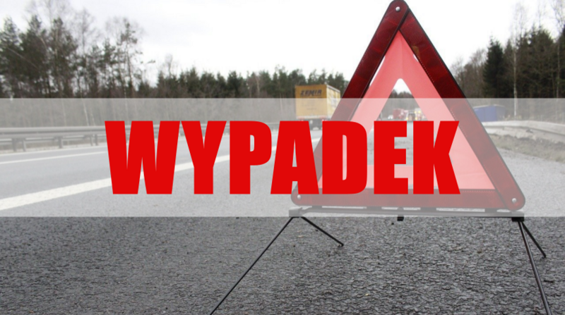 Autobus wjechał w samochód osobowy. Dwie osoby trafiły do szpitala