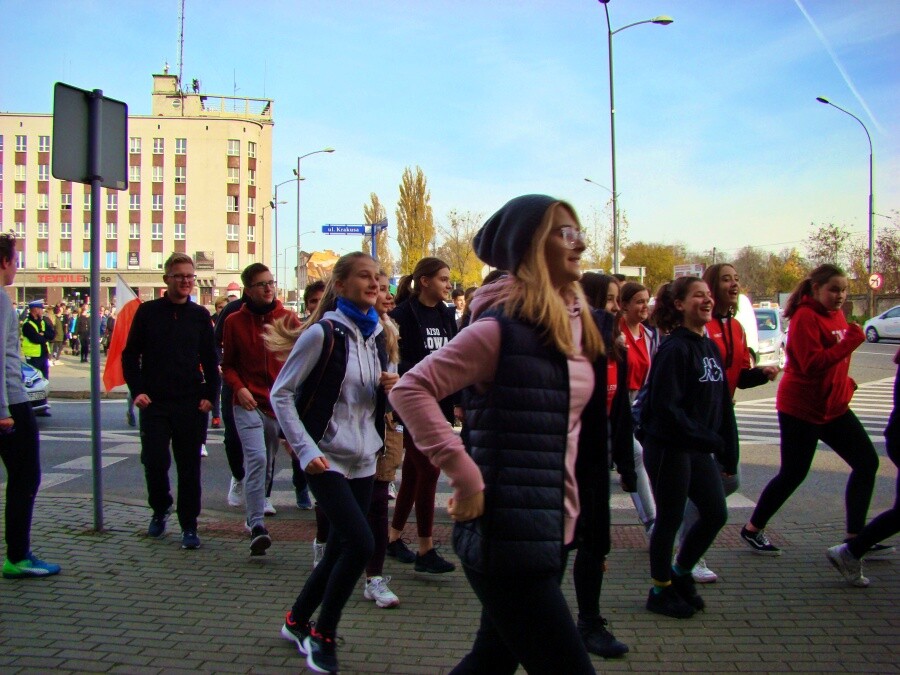 W Chorzowie rozpoczęło się świętowanie 101. rocznicy odzyskania przez Polskę niepodległości. Początek był na sportowo - odbył się 18. Bieg Niepodległości zorganizowany przez uczniów i nauczycieli z I LO im. Juliusza Słowackiego.