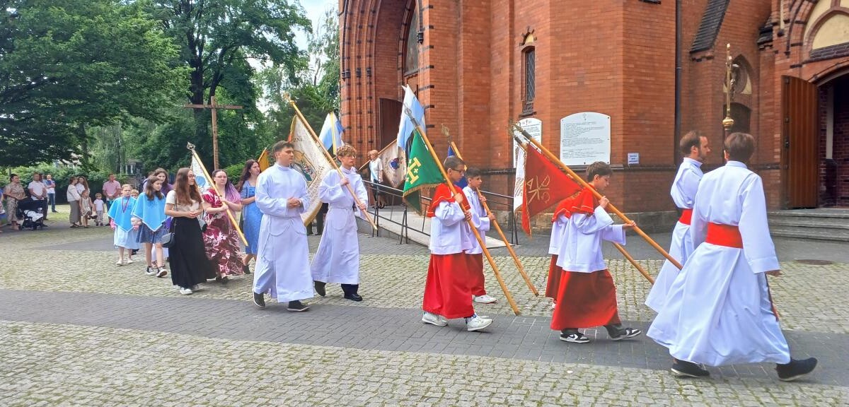 Boże Ciało 2025: chorzowianie wzięli udział w uroczystych procesjach [ZDJĘCIA] / fot. Sara Synowiec