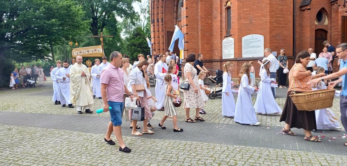 Boże Ciało 2025: chorzowianie wzięli udział w uroczystych procesjach [ZDJĘCIA] / fot. Sara Synowiec