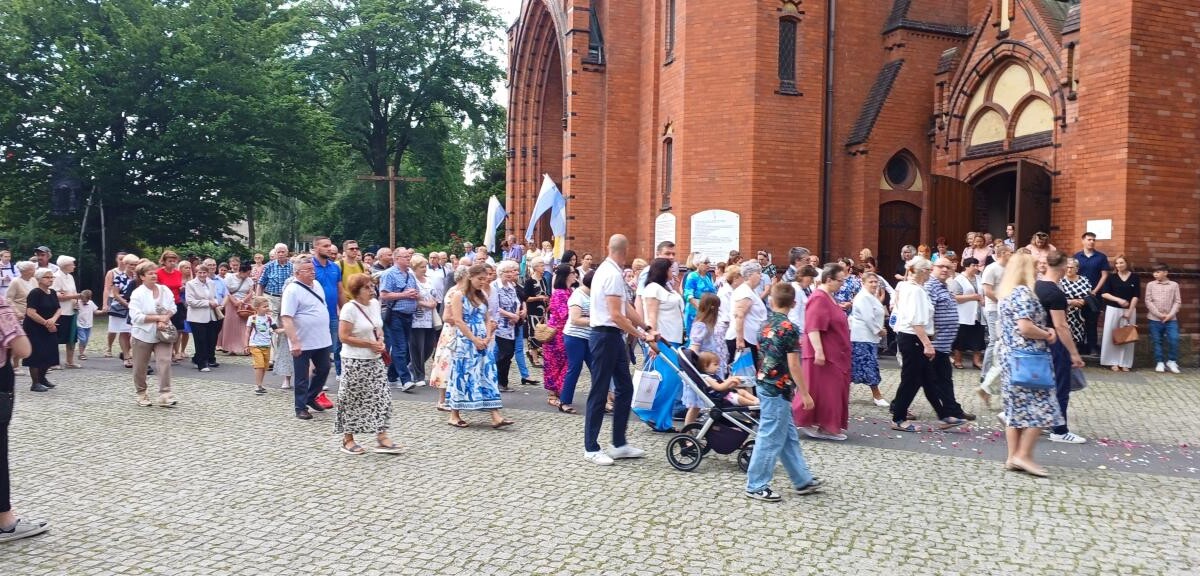 Boże Ciało 2025: chorzowianie wzięli udział w uroczystych procesjach [ZDJĘCIA] / fot. Sara Synowiec