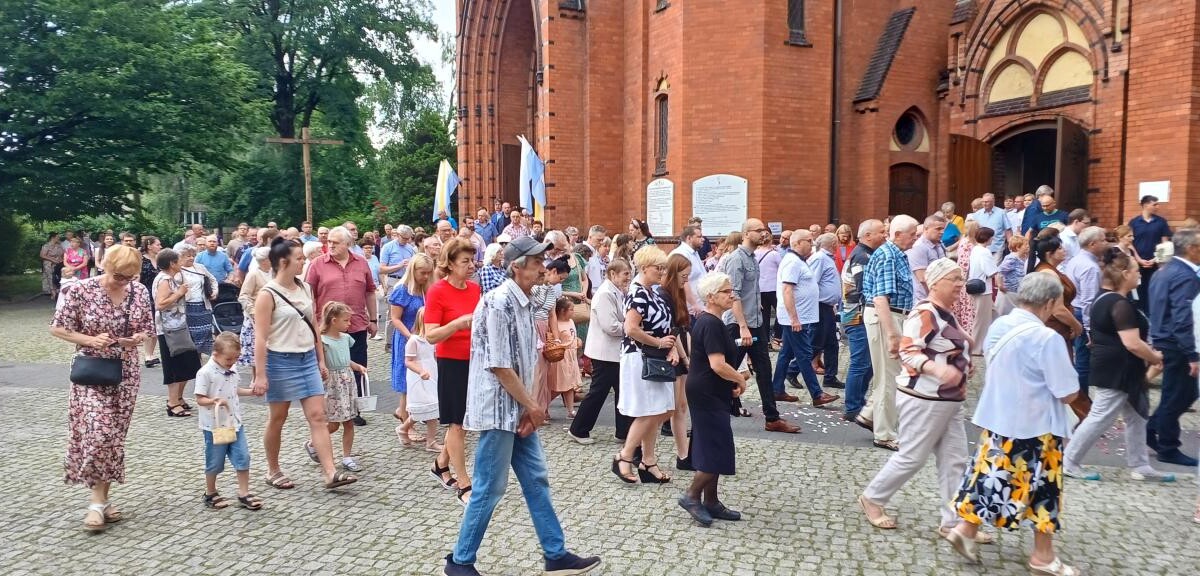 Boże Ciało 2025: chorzowianie wzięli udział w uroczystych procesjach [ZDJĘCIA] / fot. Sara Synowiec