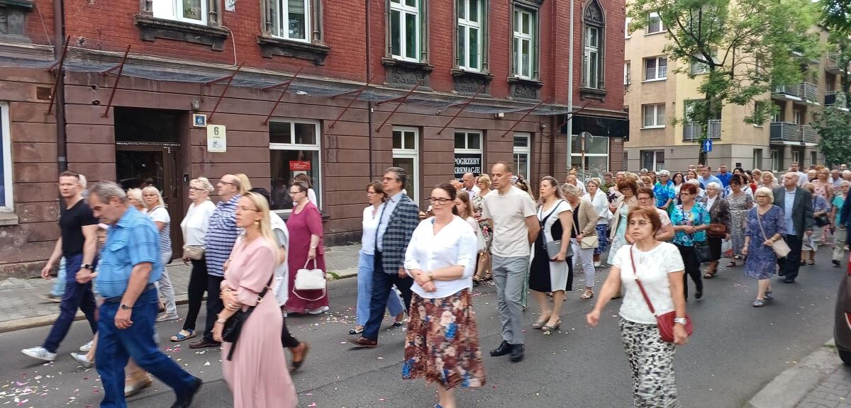 Boże Ciało 2025: chorzowianie wzięli udział w uroczystych procesjach [ZDJĘCIA] / fot. Sara Synowiec