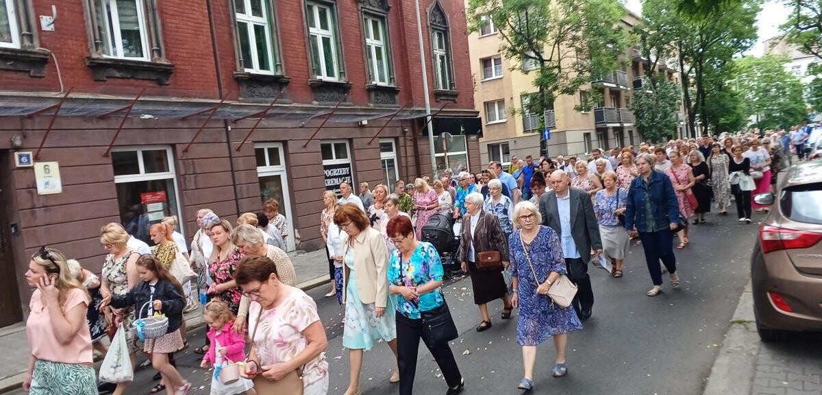 Boże Ciało 2025: chorzowianie wzięli udział w uroczystych procesjach [ZDJĘCIA] / fot. Sara Synowiec