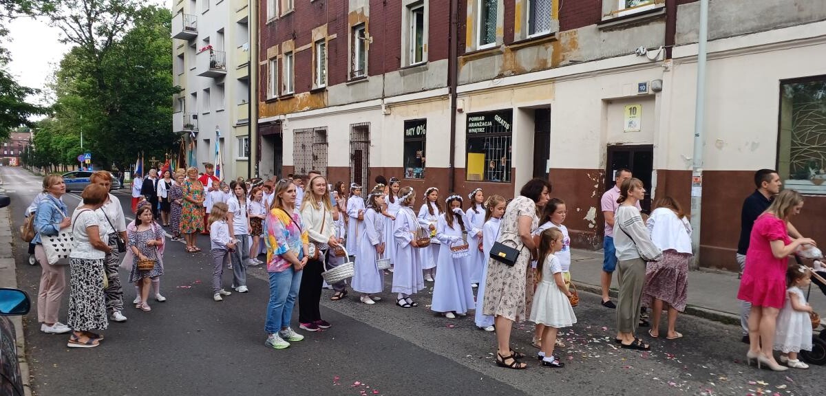 Boże Ciało 2025: chorzowianie wzięli udział w uroczystych procesjach [ZDJĘCIA] / fot. Sara Synowiec