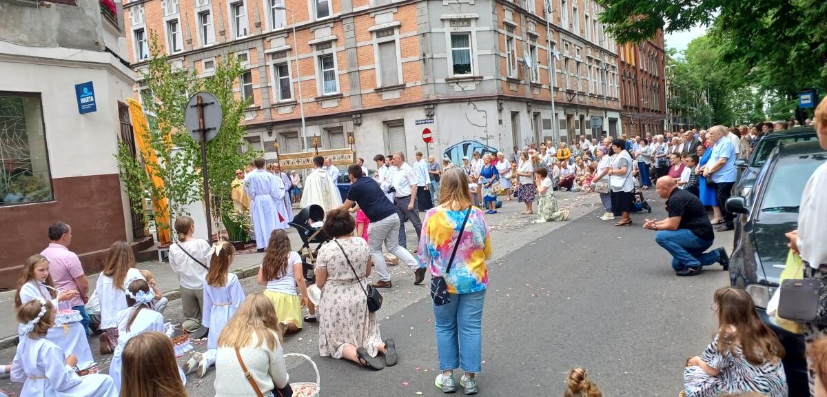 Boże Ciało 2025: chorzowianie wzięli udział w uroczystych procesjach [ZDJĘCIA] / fot. Sara Synowiec