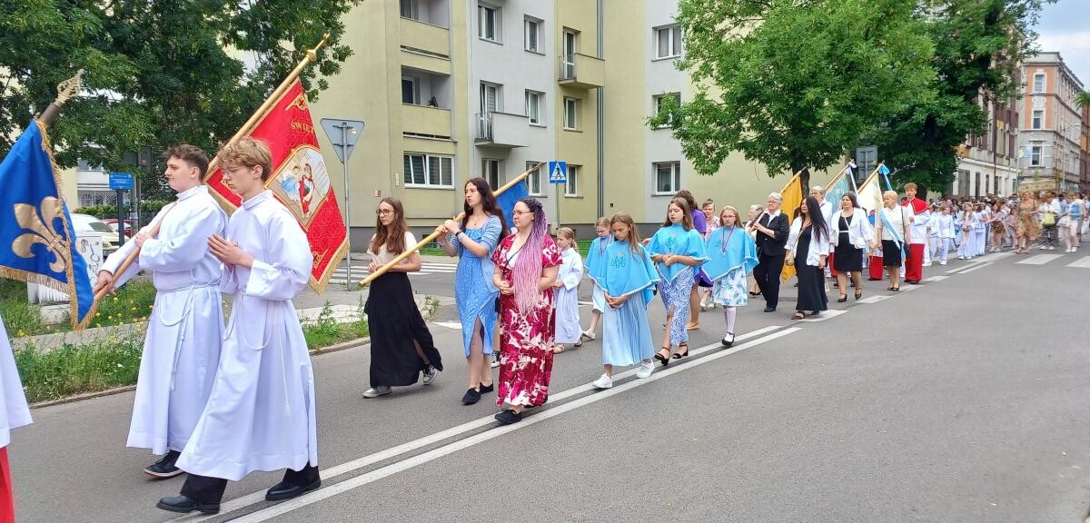 Boże Ciało 2025: chorzowianie wzięli udział w uroczystych procesjach [ZDJĘCIA] / fot. Sara Synowiec