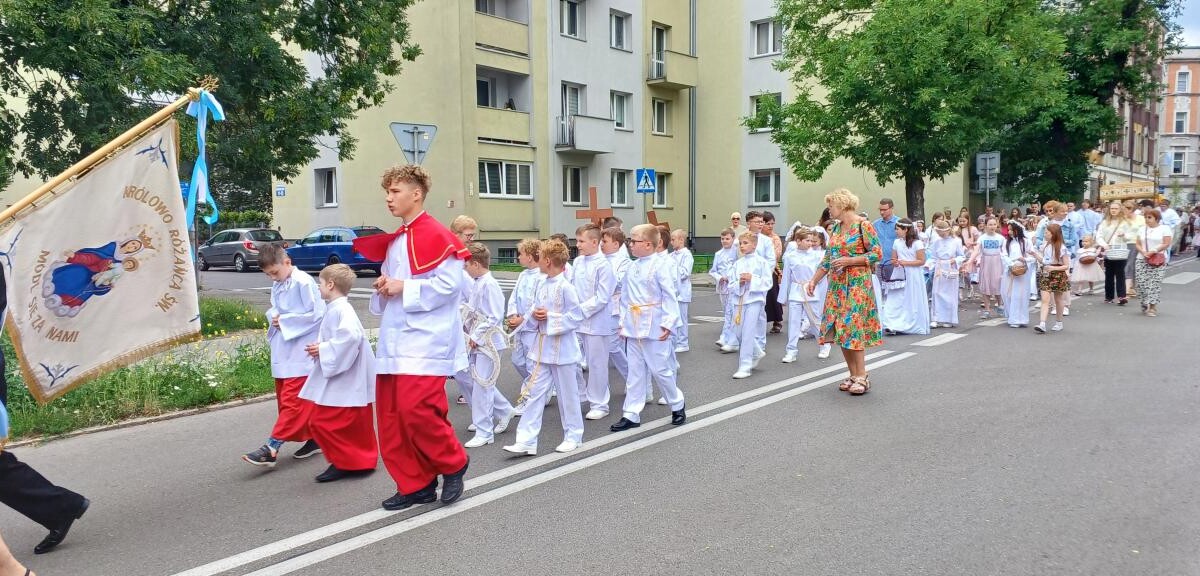 Boże Ciało 2025: chorzowianie wzięli udział w uroczystych procesjach [ZDJĘCIA] / fot. Sara Synowiec