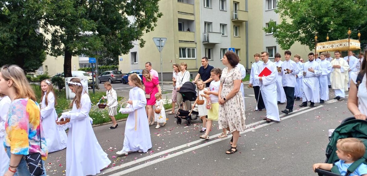 Boże Ciało 2025: chorzowianie wzięli udział w uroczystych procesjach [ZDJĘCIA] / fot. Sara Synowiec