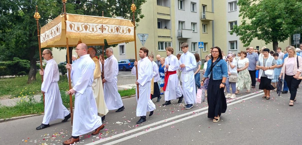 Boże Ciało 2025: chorzowianie wzięli udział w uroczystych procesjach [ZDJĘCIA] / fot. Sara Synowiec