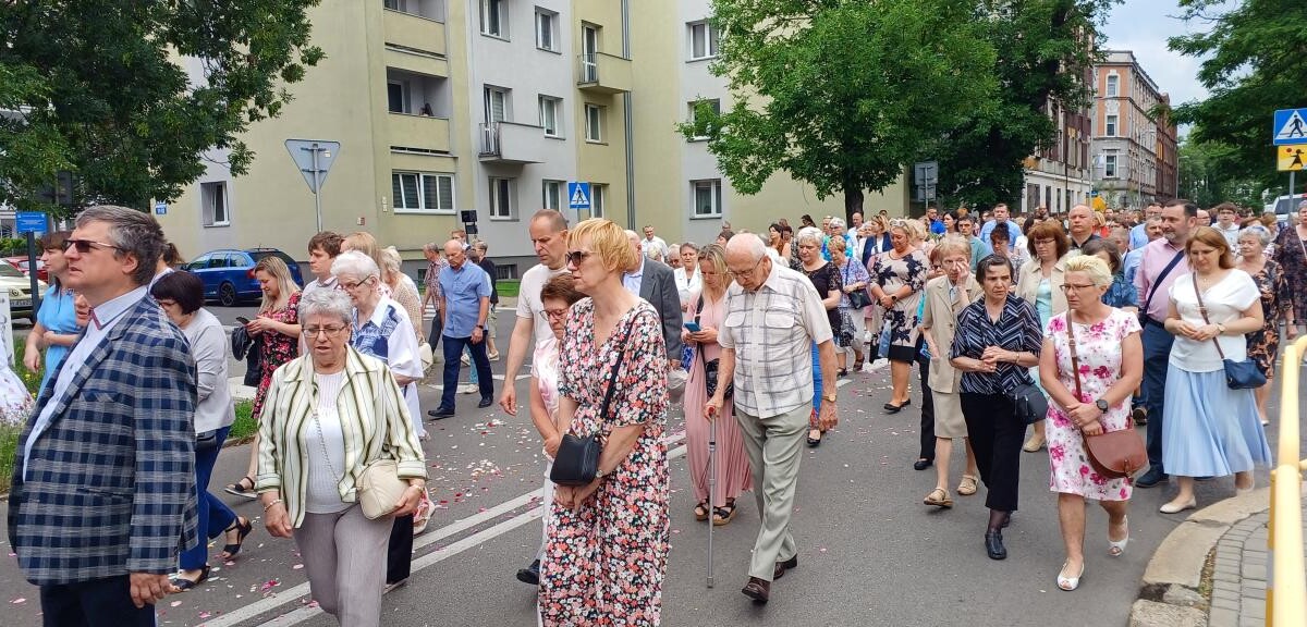 Boże Ciało 2025: chorzowianie wzięli udział w uroczystych procesjach [ZDJĘCIA] / fot. Sara Synowiec