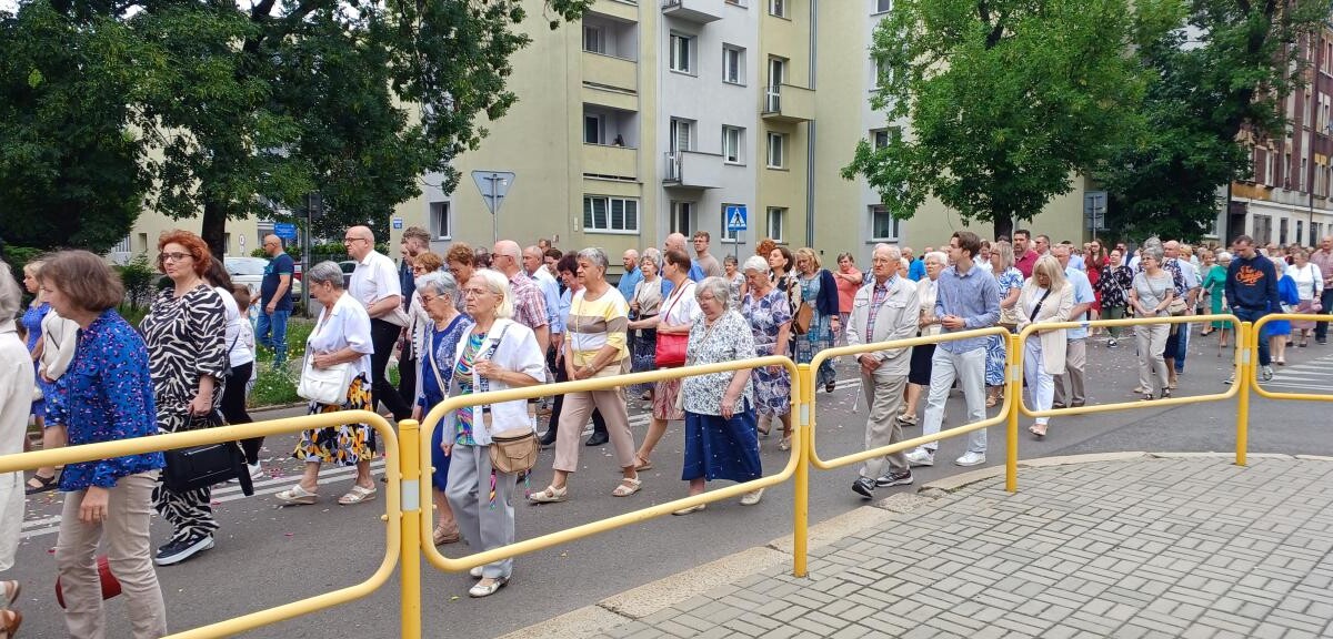 Boże Ciało 2025: chorzowianie wzięli udział w uroczystych procesjach [ZDJĘCIA] / fot. Sara Synowiec