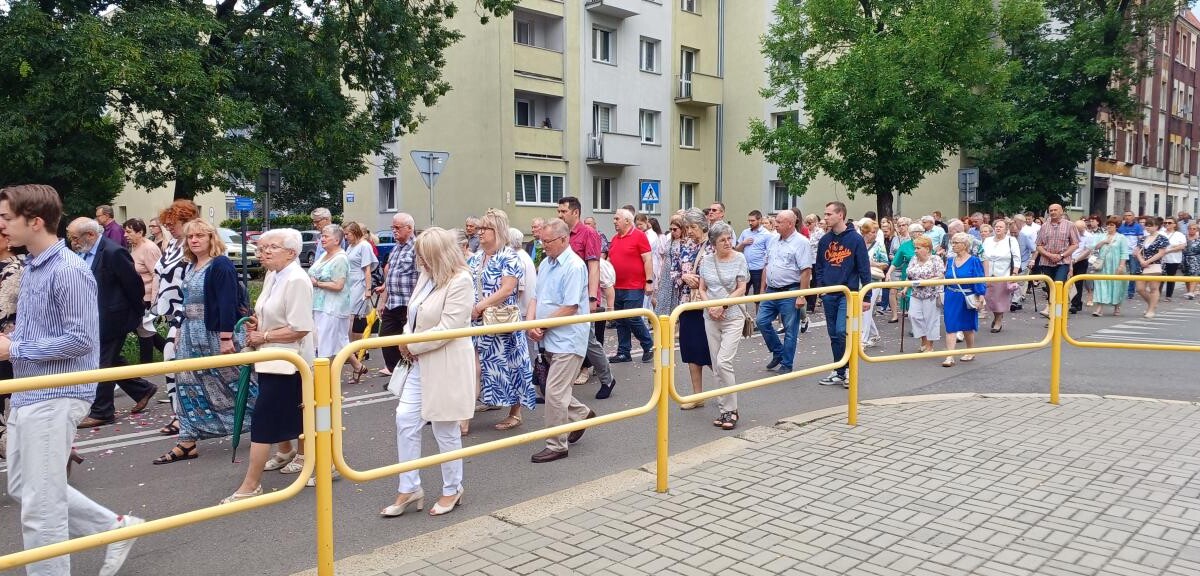 Boże Ciało 2025: chorzowianie wzięli udział w uroczystych procesjach [ZDJĘCIA] / fot. Sara Synowiec