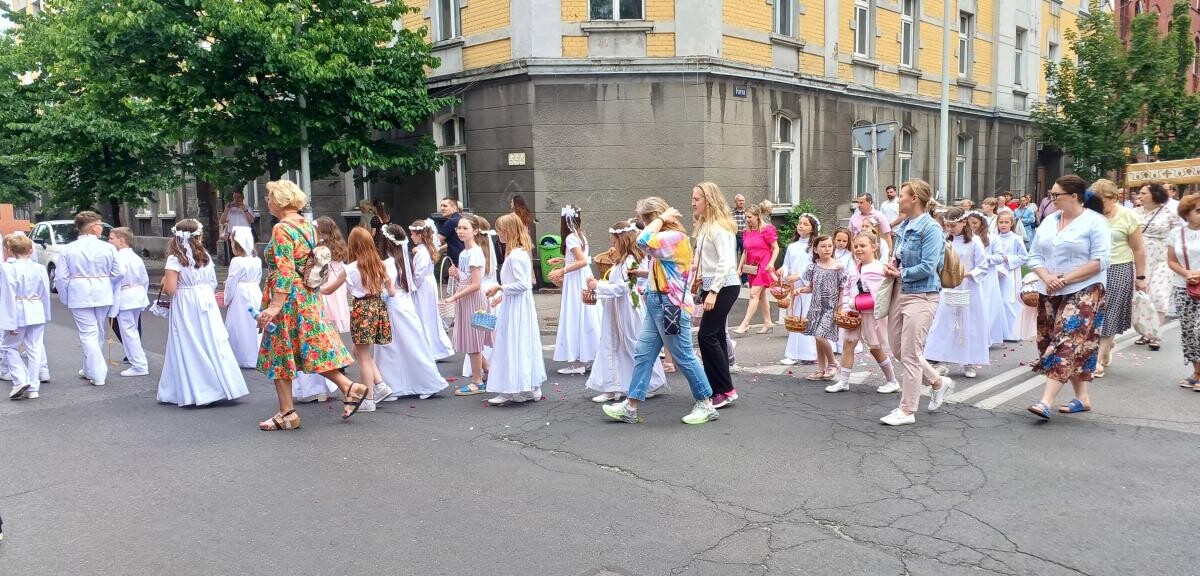 Boże Ciało 2025: chorzowianie wzięli udział w uroczystych procesjach [ZDJĘCIA] / fot. Sara Synowiec