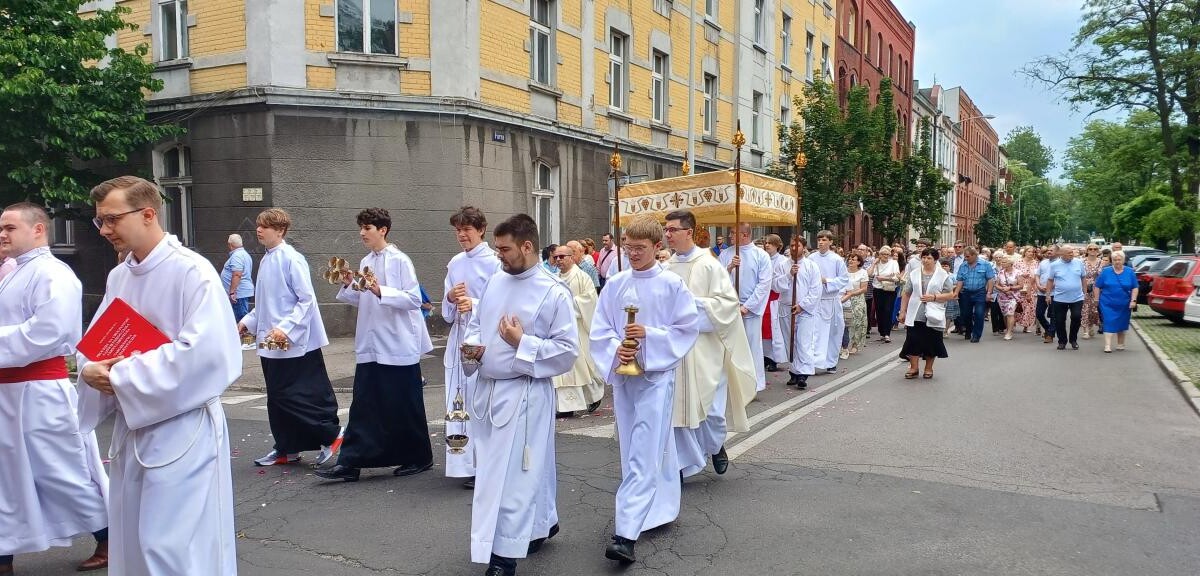 Boże Ciało 2025: chorzowianie wzięli udział w uroczystych procesjach [ZDJĘCIA] / fot. Sara Synowiec