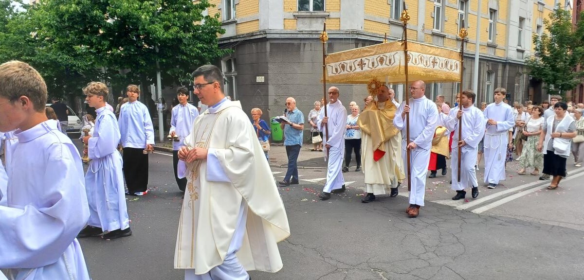 Boże Ciało 2025: chorzowianie wzięli udział w uroczystych procesjach [ZDJĘCIA] / fot. Sara Synowiec