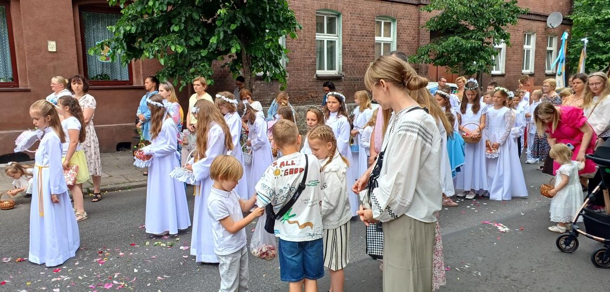 Boże Ciało 2025: chorzowianie wzięli udział w uroczystych procesjach [ZDJĘCIA] / fot. Sara Synowiec