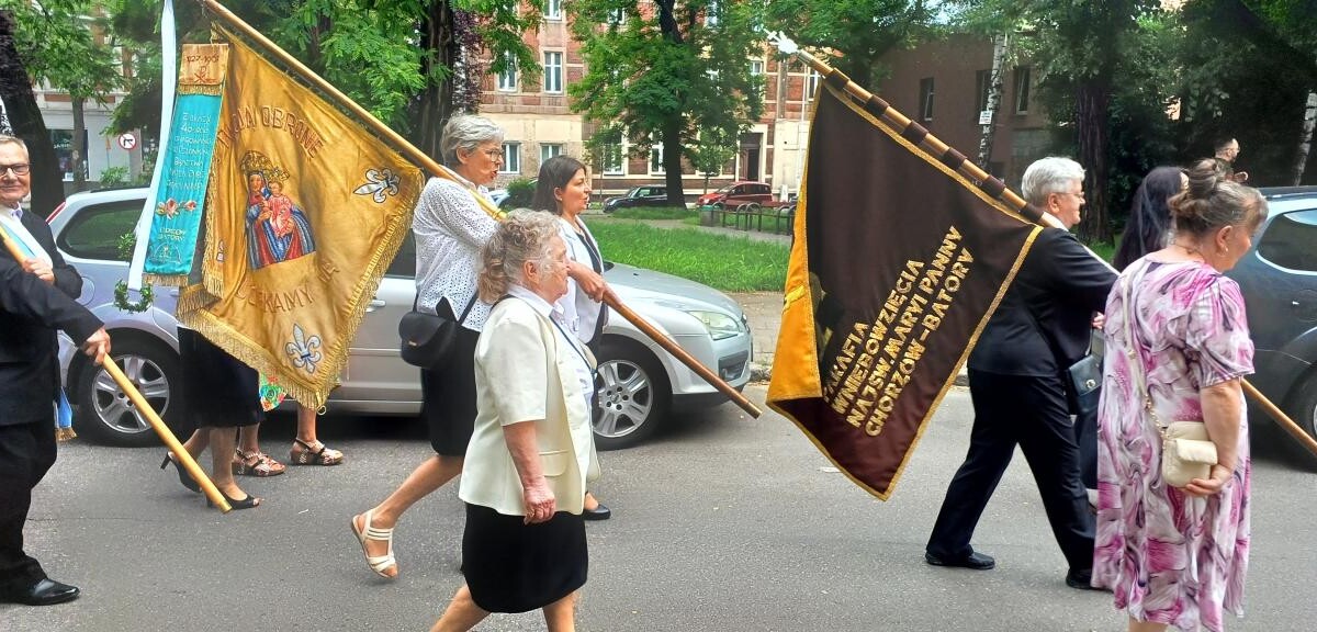 Boże Ciało 2025: chorzowianie wzięli udział w uroczystych procesjach [ZDJĘCIA] / fot. Sara Synowiec