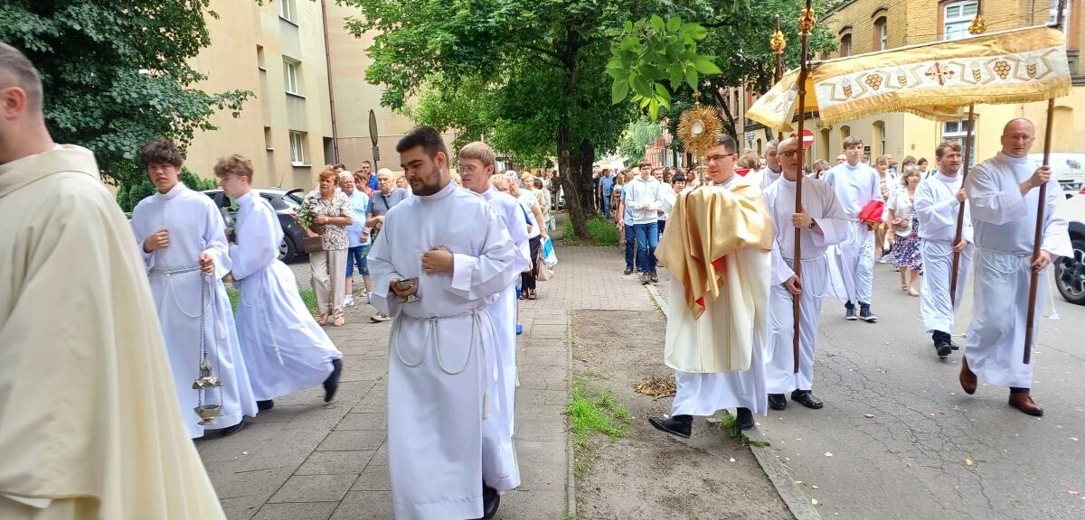 Boże Ciało 2025: chorzowianie wzięli udział w uroczystych procesjach [ZDJĘCIA] / fot. Sara Synowiec