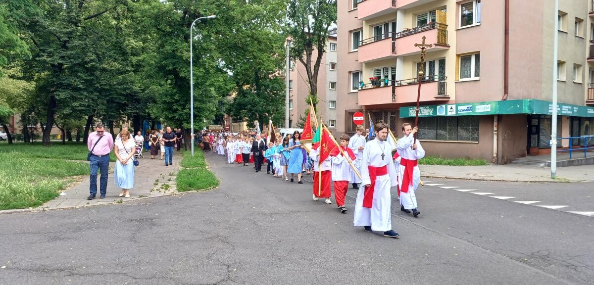 Boże Ciało 2025: chorzowianie wzięli udział w uroczystych procesjach [ZDJĘCIA] / fot. Sara Synowiec