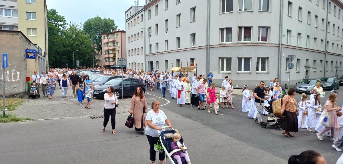 Boże Ciało 2025: chorzowianie wzięli udział w uroczystych procesjach [ZDJĘCIA] / fot. Sara Synowiec