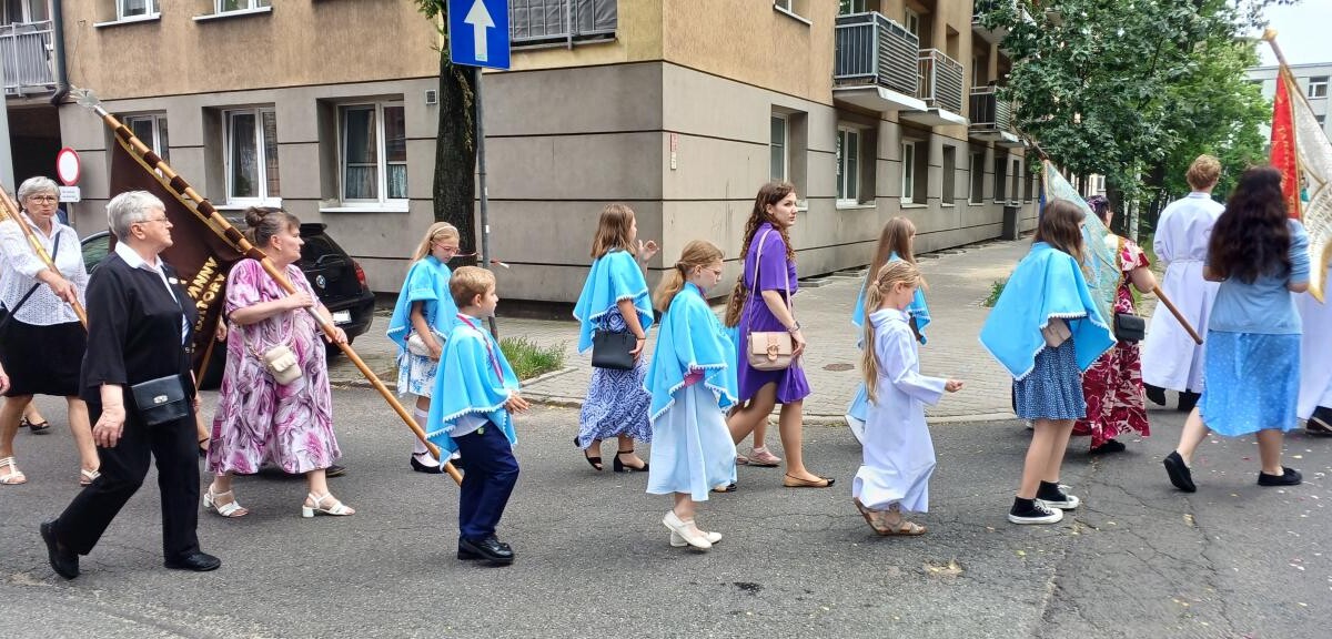 Boże Ciało 2025: chorzowianie wzięli udział w uroczystych procesjach [ZDJĘCIA] / fot. Sara Synowiec