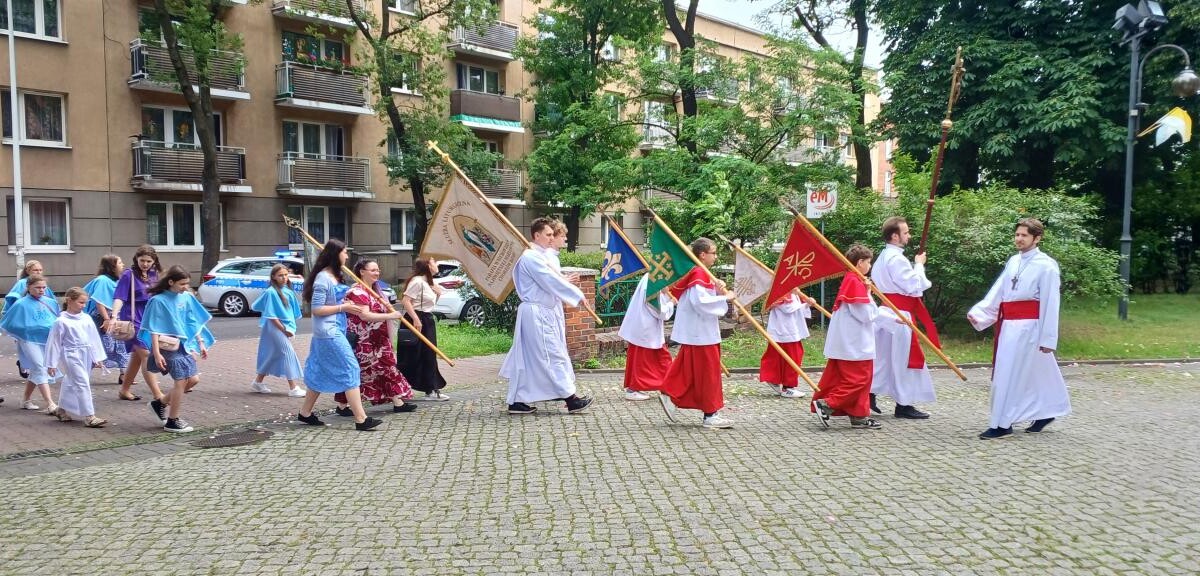 Boże Ciało 2025: chorzowianie wzięli udział w uroczystych procesjach [ZDJĘCIA] / fot. Sara Synowiec