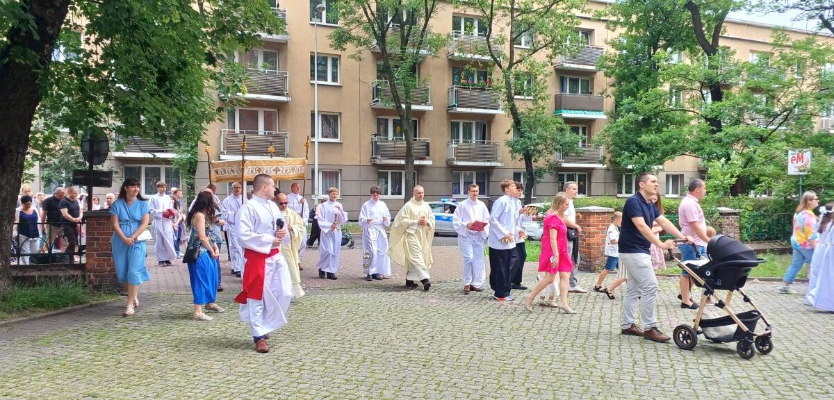 Boże Ciało 2025: chorzowianie wzięli udział w uroczystych procesjach [ZDJĘCIA] / fot. Sara Synowiec