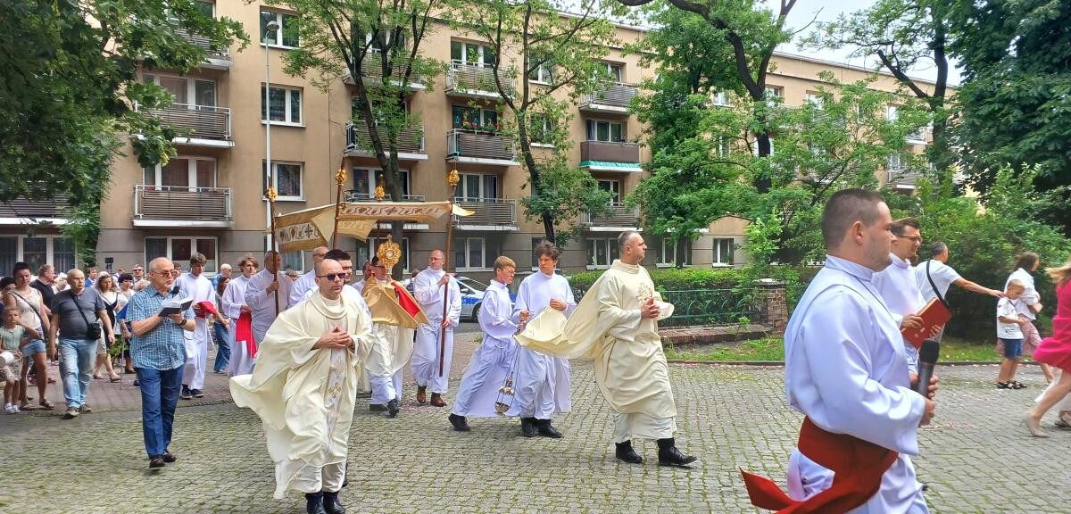 Boże Ciało 2025: chorzowianie wzięli udział w uroczystych procesjach [ZDJĘCIA] / fot. Sara Synowiec