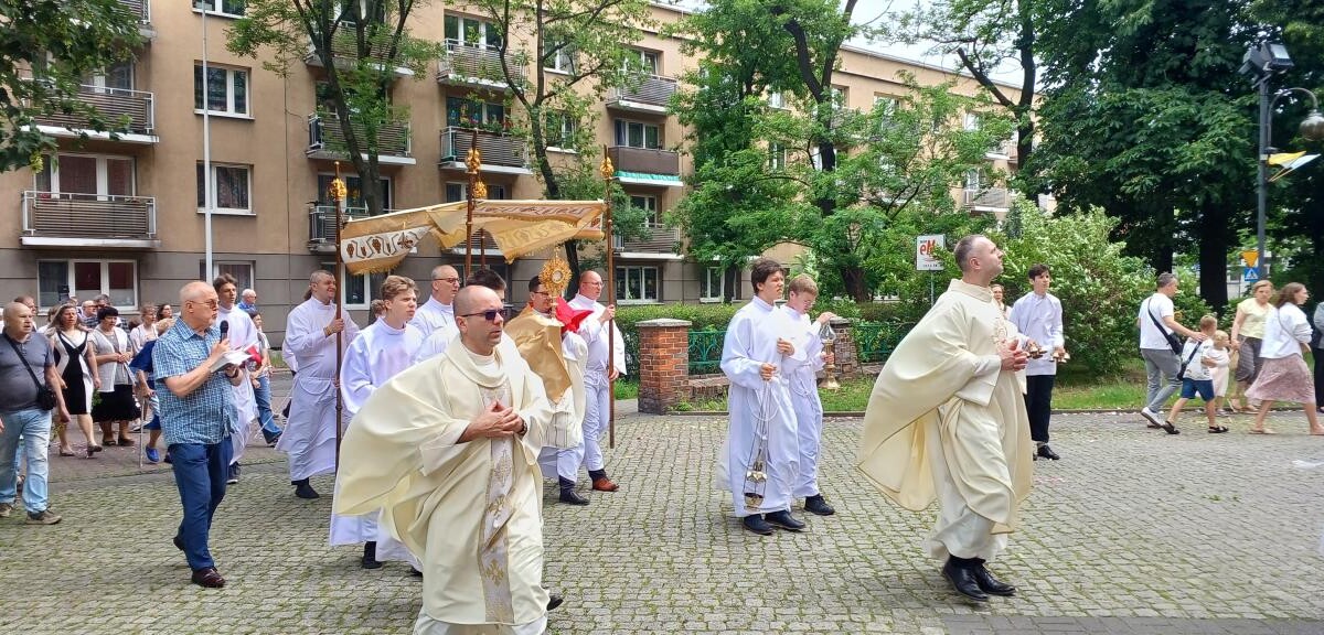 Boże Ciało 2025: chorzowianie wzięli udział w uroczystych procesjach [ZDJĘCIA] / fot. Sara Synowiec
