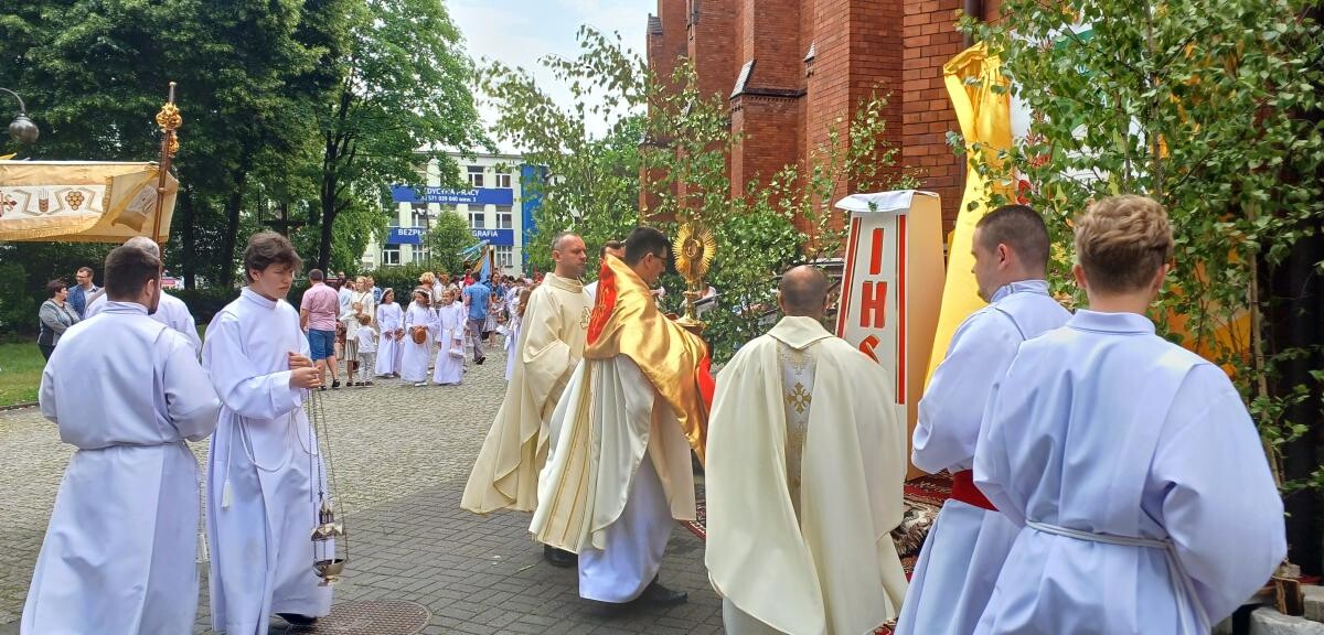 Boże Ciało 2025: chorzowianie wzięli udział w uroczystych procesjach [ZDJĘCIA] / fot. Sara Synowiec