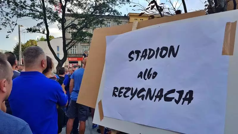 Chcemy stadionu! Manifestacja kibiców Ruchu Chorzów [ZDJ&#280;CIA]