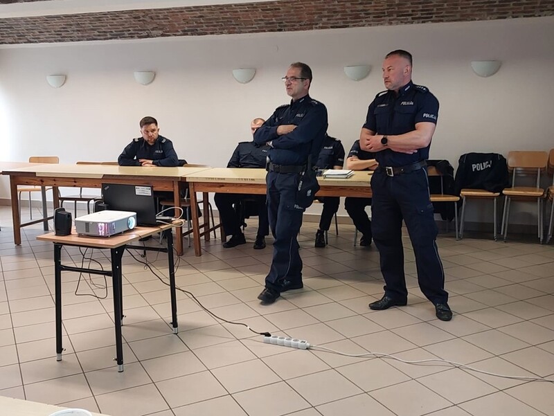 Chorzowscy policjanci prowadzili debatę z seniorami