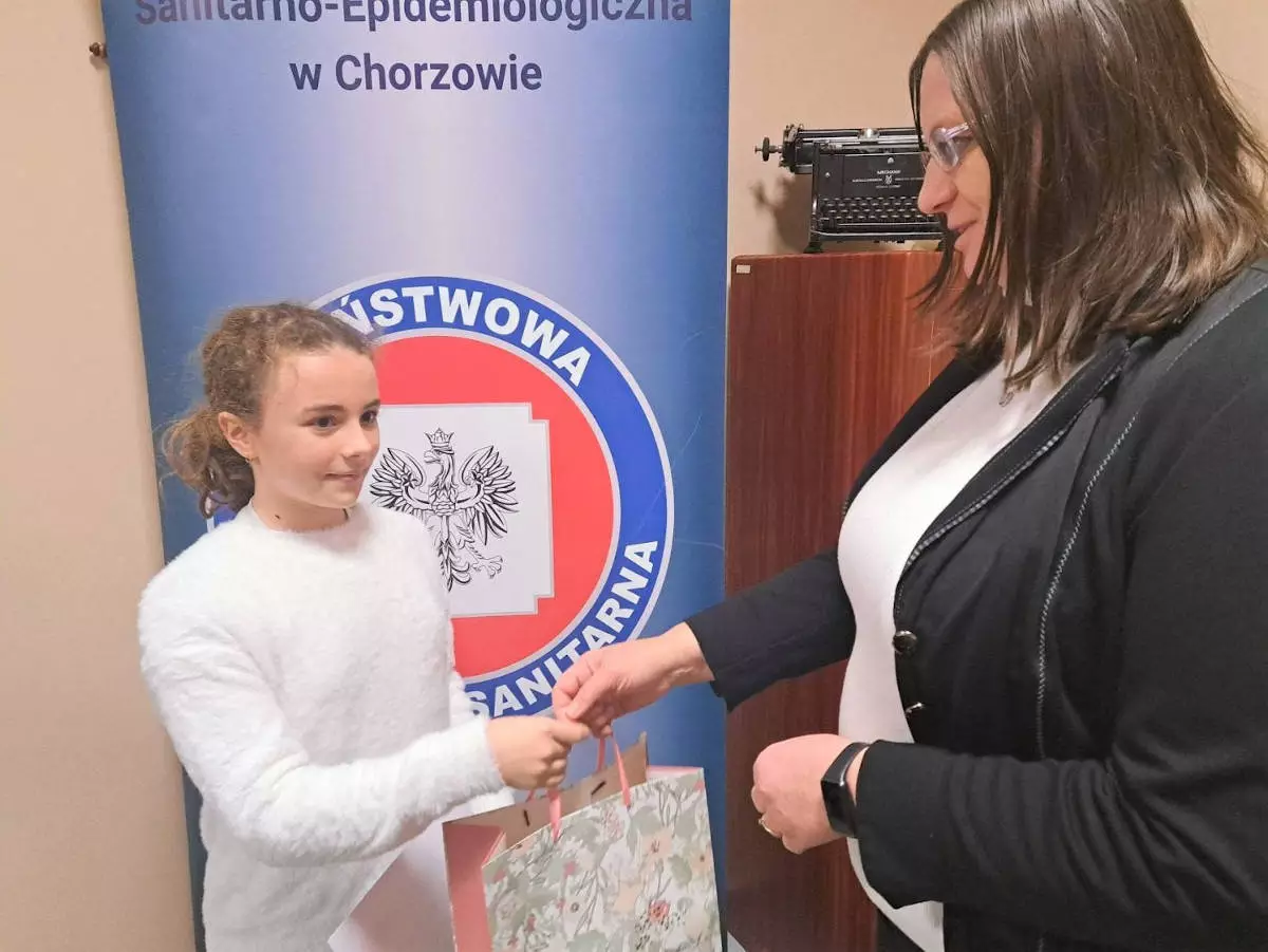 Chorzowscy uczniowie nagrodzeni w antynikotynowym konkursie plastycznym sanepidu