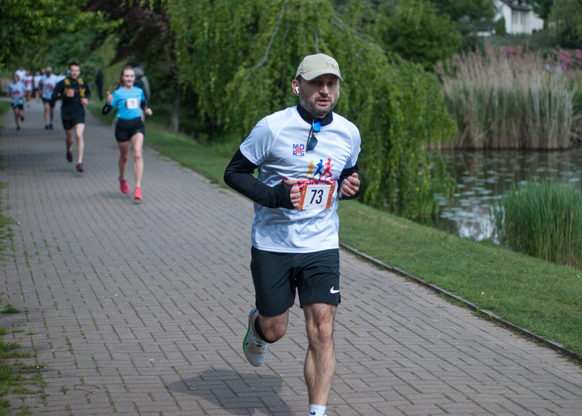 Za nami tegoroczna edycja Chorzowskiej Dychy, ponad setka uczestników wzięła udział w biegowych zawodach. Mamy zdjęcia!