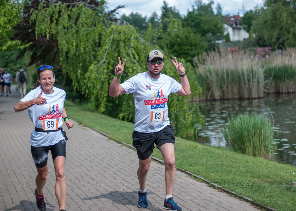 Za nami tegoroczna edycja Chorzowskiej Dychy, ponad setka uczestników wzięła udział w biegowych zawodach. Mamy zdjęcia!