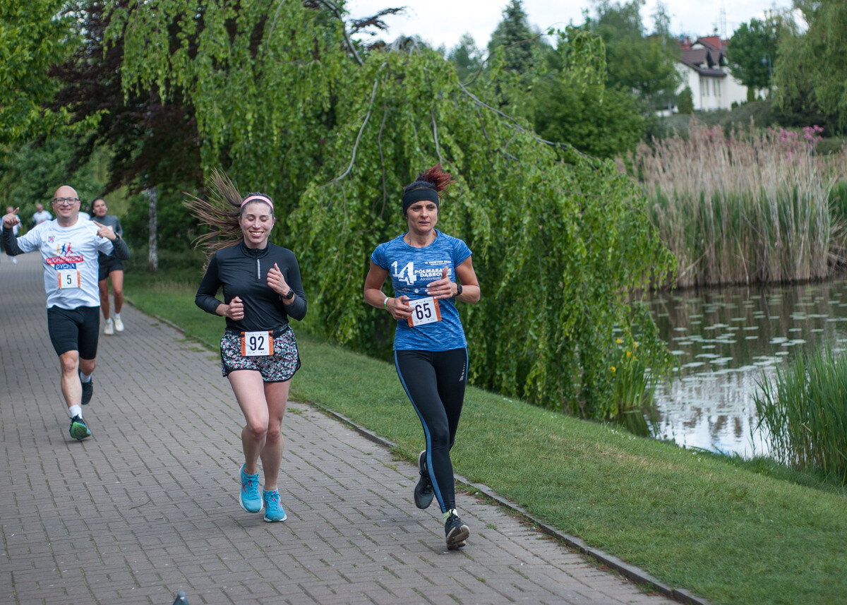 Za nami tegoroczna edycja Chorzowskiej Dychy, ponad setka uczestników wzięła udział w biegowych zawodach. Mamy zdjęcia!