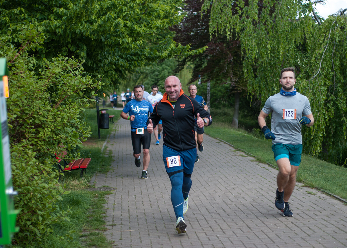 Za nami tegoroczna edycja Chorzowskiej Dychy, ponad setka uczestników wzięła udział w biegowych zawodach. Mamy zdjęcia!