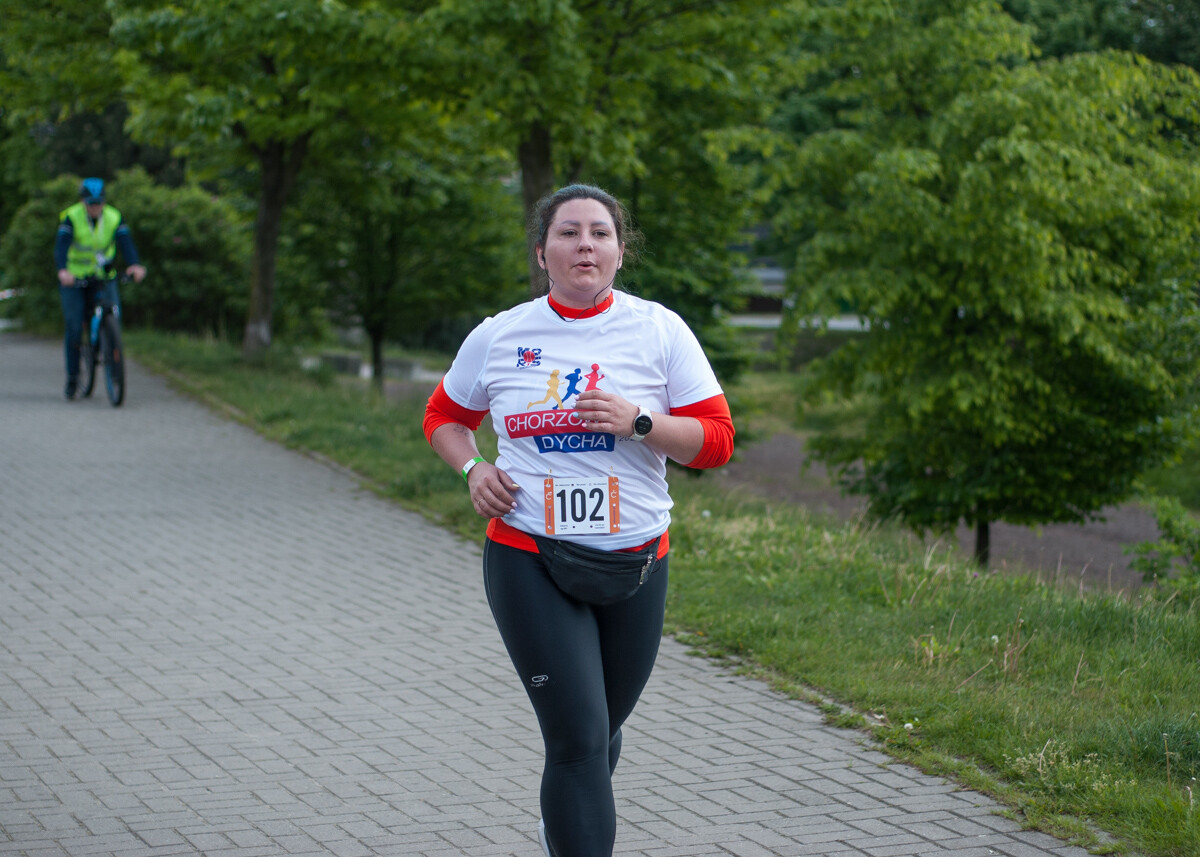 Za nami tegoroczna edycja Chorzowskiej Dychy, ponad setka uczestników wzięła udział w biegowych zawodach. Mamy zdjęcia!