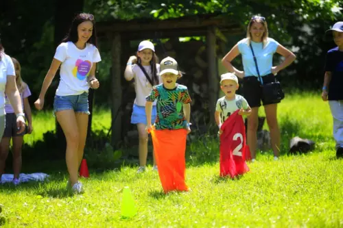 Chorzowski skansen zaprasza na „Dziecięce zabawy na wiejskim podwórku”.