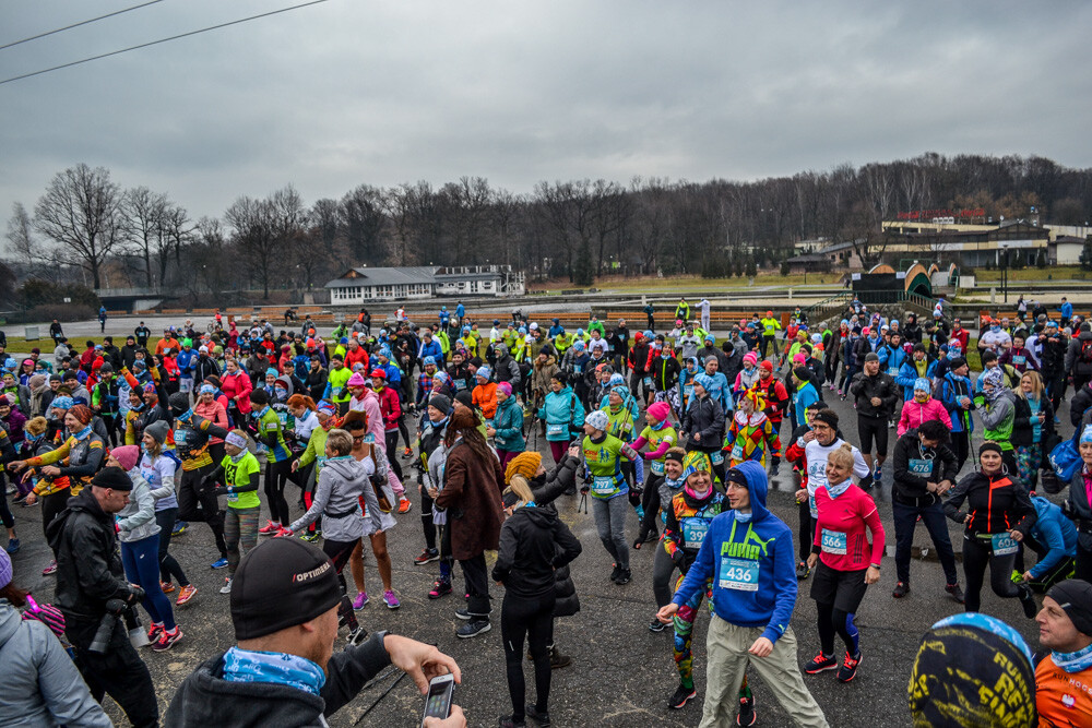 Nowy Rok w sportowym stylu powitał wielki tłum biegaczy, liczący około 850 osób. Tradycyjnie już 1 stycznia zawodnicy wyruszyli na trasę wiodącą ścieżkami Parku Śląskiego. Byliśmy i my!