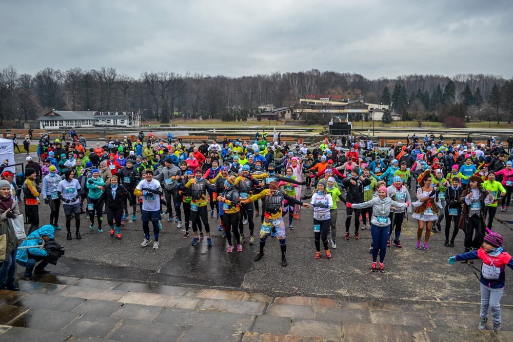 Nowy Rok w sportowym stylu powitał wielki tłum biegaczy, liczący około 850 osób. Tradycyjnie już 1 stycznia zawodnicy wyruszyli na trasę wiodącą ścieżkami Parku Śląskiego. Byliśmy i my!